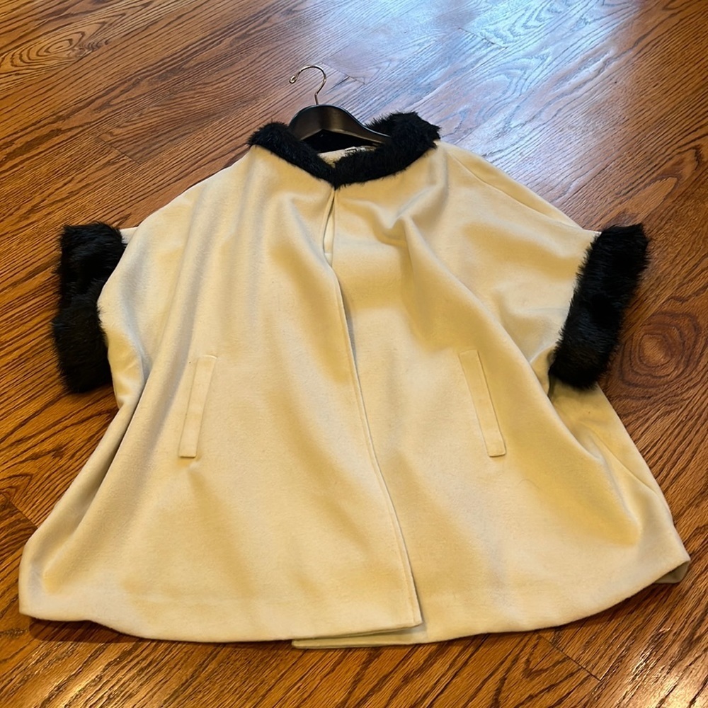 Halogen Woman’s Cream Sweater Poncho With Fur Accents One Size